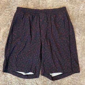 Men’s size medium lululemon shorts 9” with liner